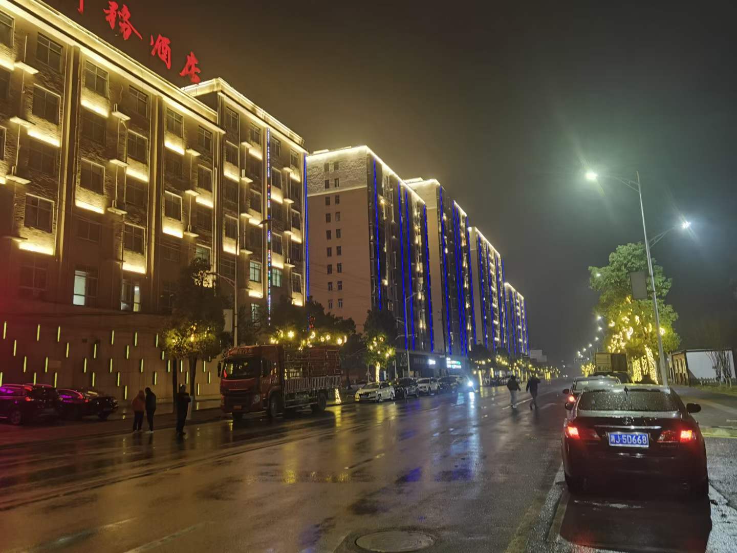 常德西洞庭工程实拍，洗墙灯，投光灯，点光源5.jpg